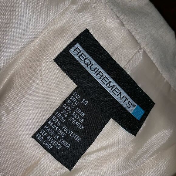 Requirements size 14 beige blazer - Picture 2 of 8